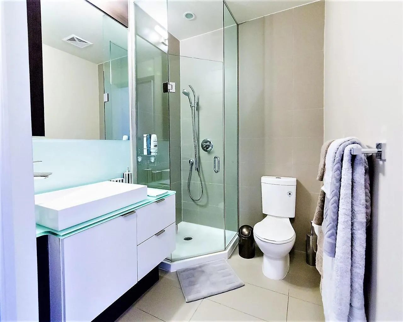 Upscale Suite At Cn Tower, Metro Convention & Rogers Centre Toronto Apartment