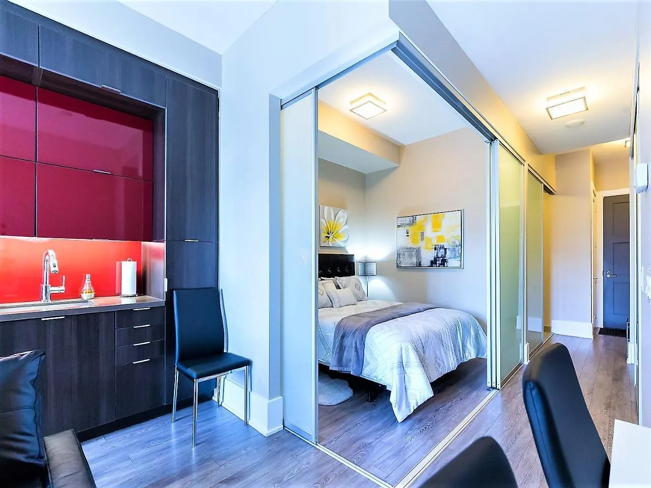 Upscale Suite At Cn Tower, Metro Convention & Rogers Centre Toronto Canada